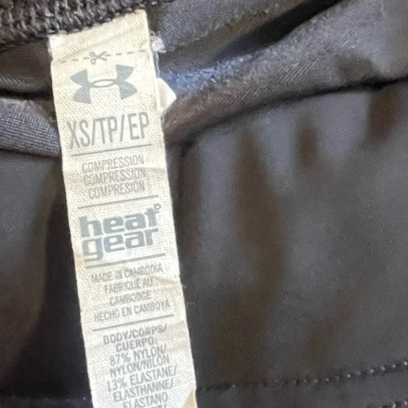 Under Armour Black Ruched Capri Leggings, Sz XS - Picture 3 of 3